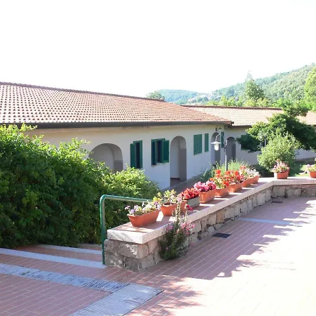 塞勒涅别墅酒店 4*