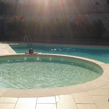 塞勒涅别墅酒店 4* 拉努塞伊